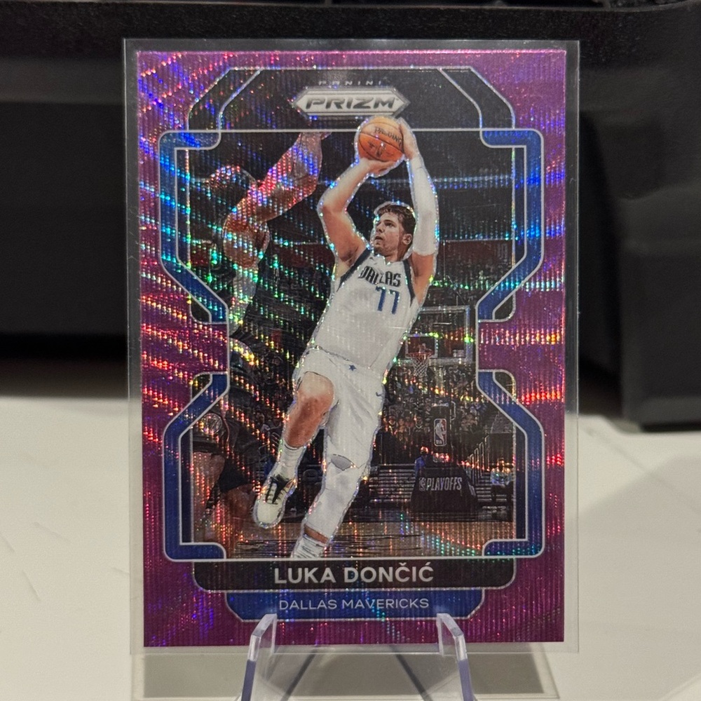 2021-22 Luka Dončić Purple Wave Prizm Panini Prizm Dallas Mavericks Mint